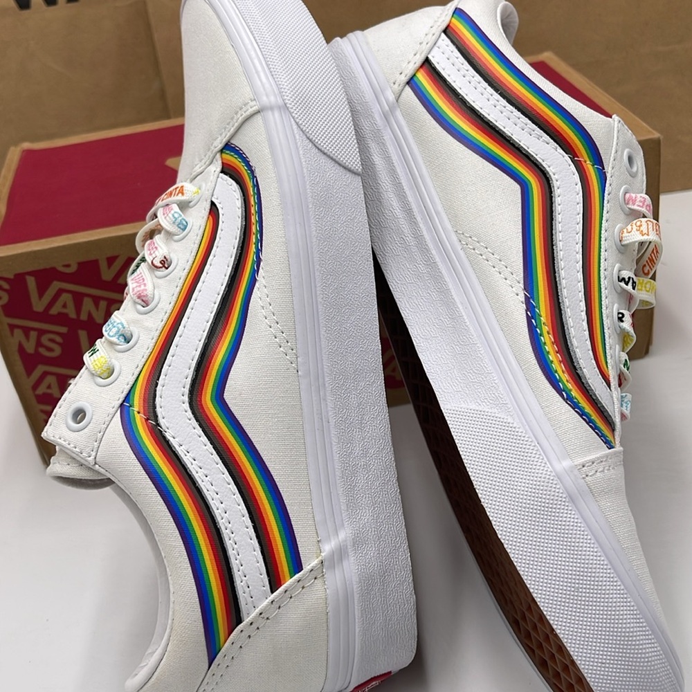 Vans WMNS White Sneakers with Rainbow Stripe Old Skool
(Pride) White/True White - Picture 13 of 16